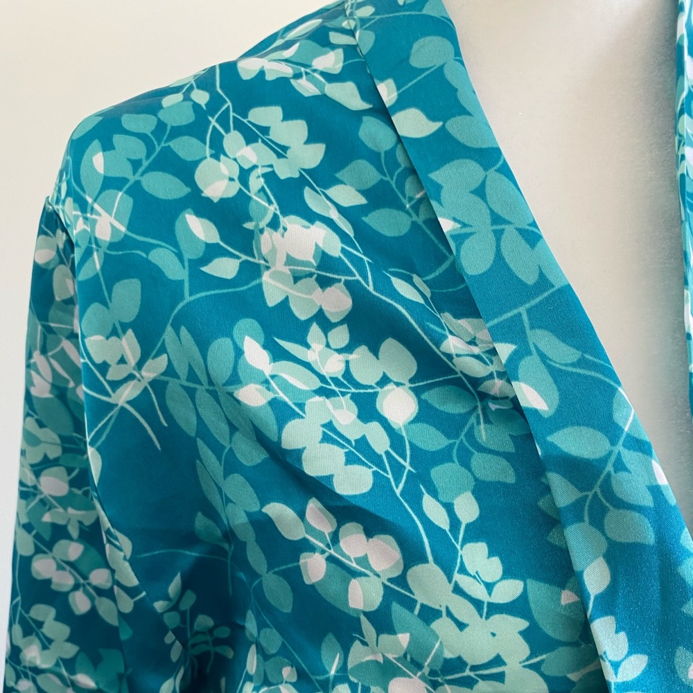 BRAND NEW SILK ROBE - Picture 4 of 7